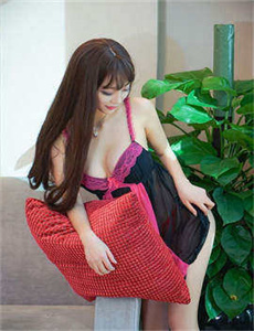 《她怕什么》