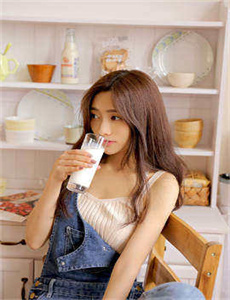 《小怪物茉莉》